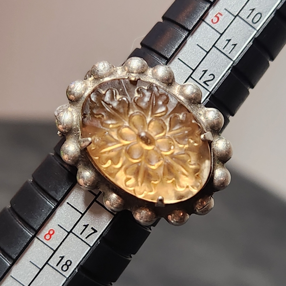 Vintage Stephen Dweck style floral carved yellow stone butterfly band ring Sz 7